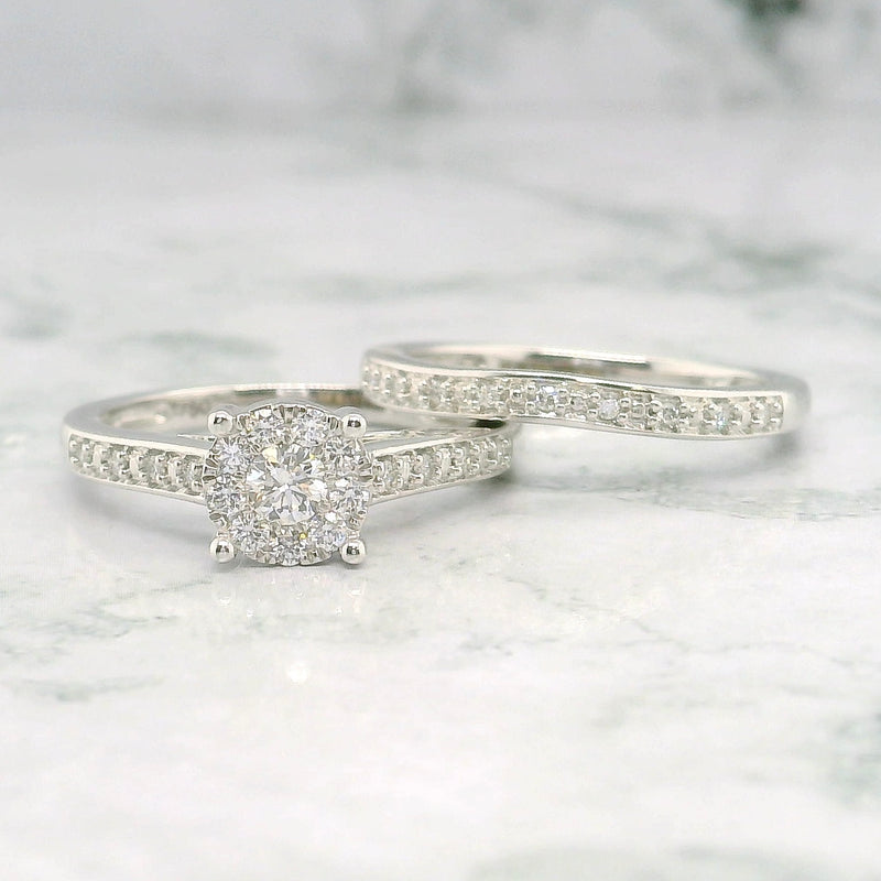 Classic Round Shape Diamond Engagement Ring & Matching Band